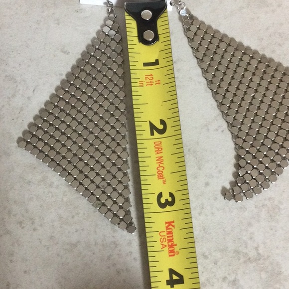 Silver triangle mesh shiny drop earrings - Picture 6 of 7